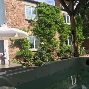 Property grounds - Beautiful 2-bed Cottage in Ross-on-wye (Ross-on-Wye)