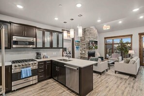 Frigorífic, microones, forn i placa de cuina 