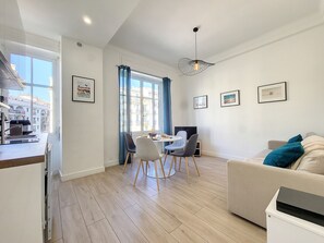 TV - N&J - BLEU BUFFA - Central - Very close sea (Niza)