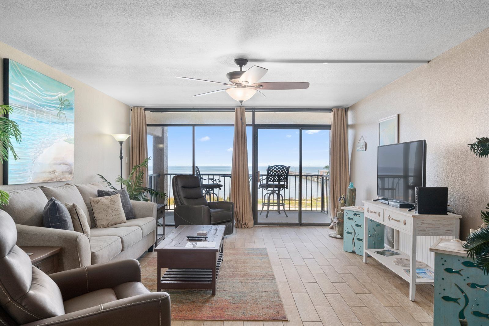 Modern condo, private balcony + bay views! | Monthly rentals only!