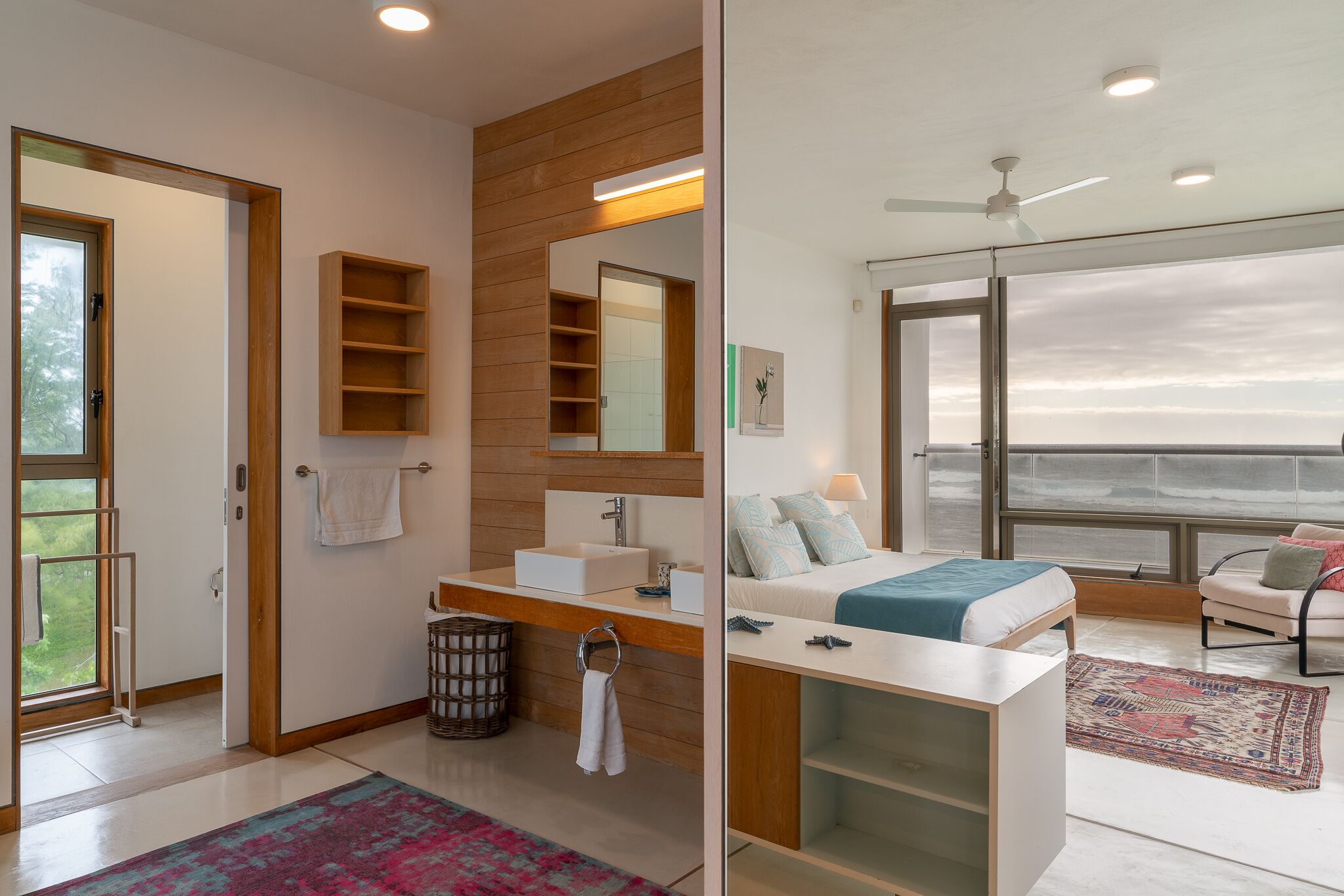 Shower, free toiletries, bathrobes, towels