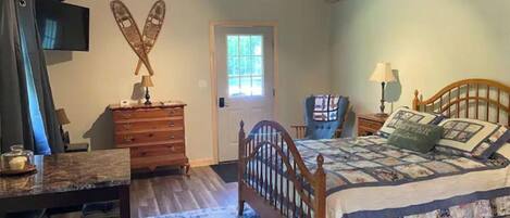 1 habitación, tabla de planchar con plancha, wifi gratis y ropa de cama