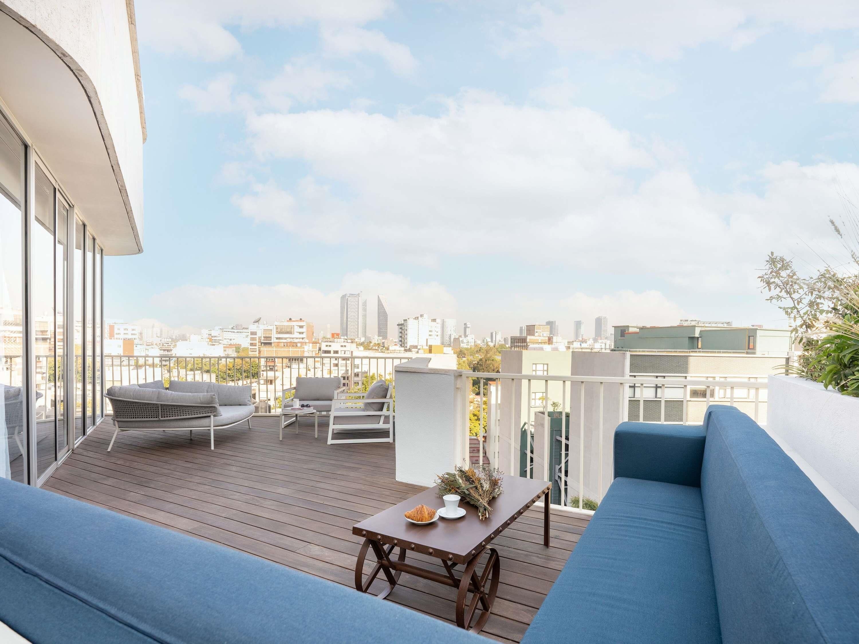 Penthouse, 1 kingsize bed (Roma) | Luxe beddengoed, donsdekens, een minibar, een kluis op de kamer