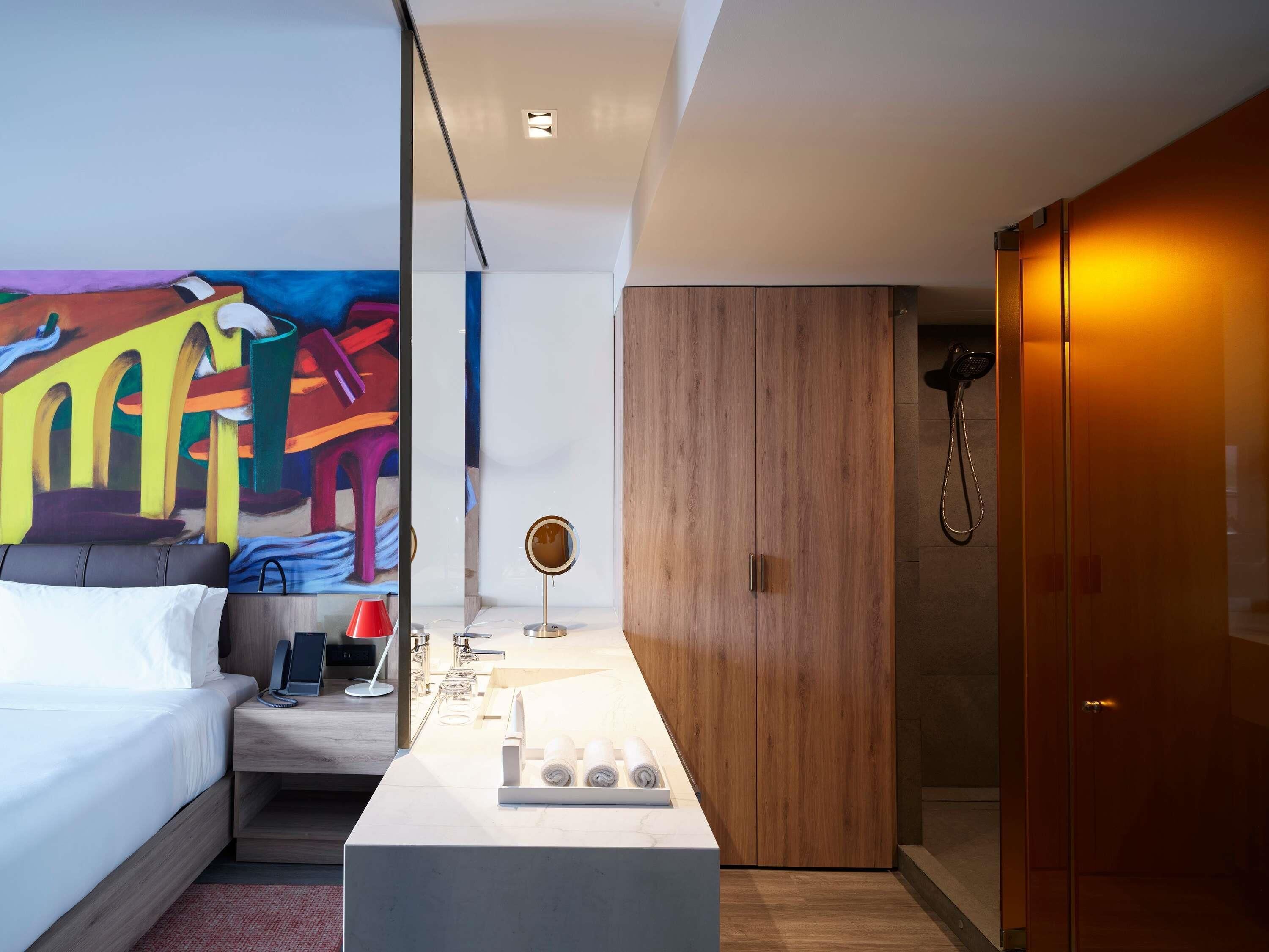 Standard-huone, 1 suuri parisänky | Ylelliset vuodevaatteet, untuvapeitot, minibaari, tallelokero huoneessa