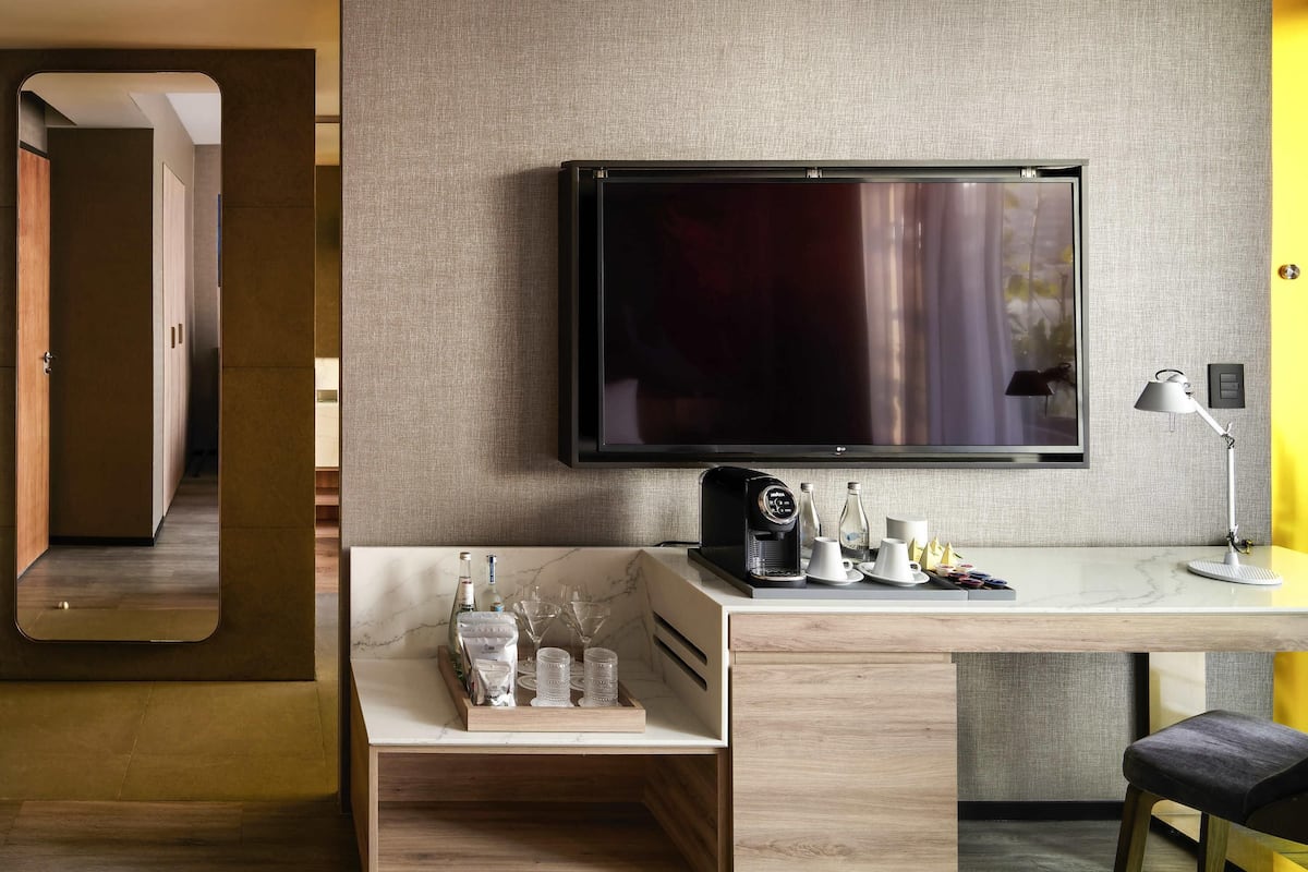 Superior Suite, 1 King Bed, Terrace