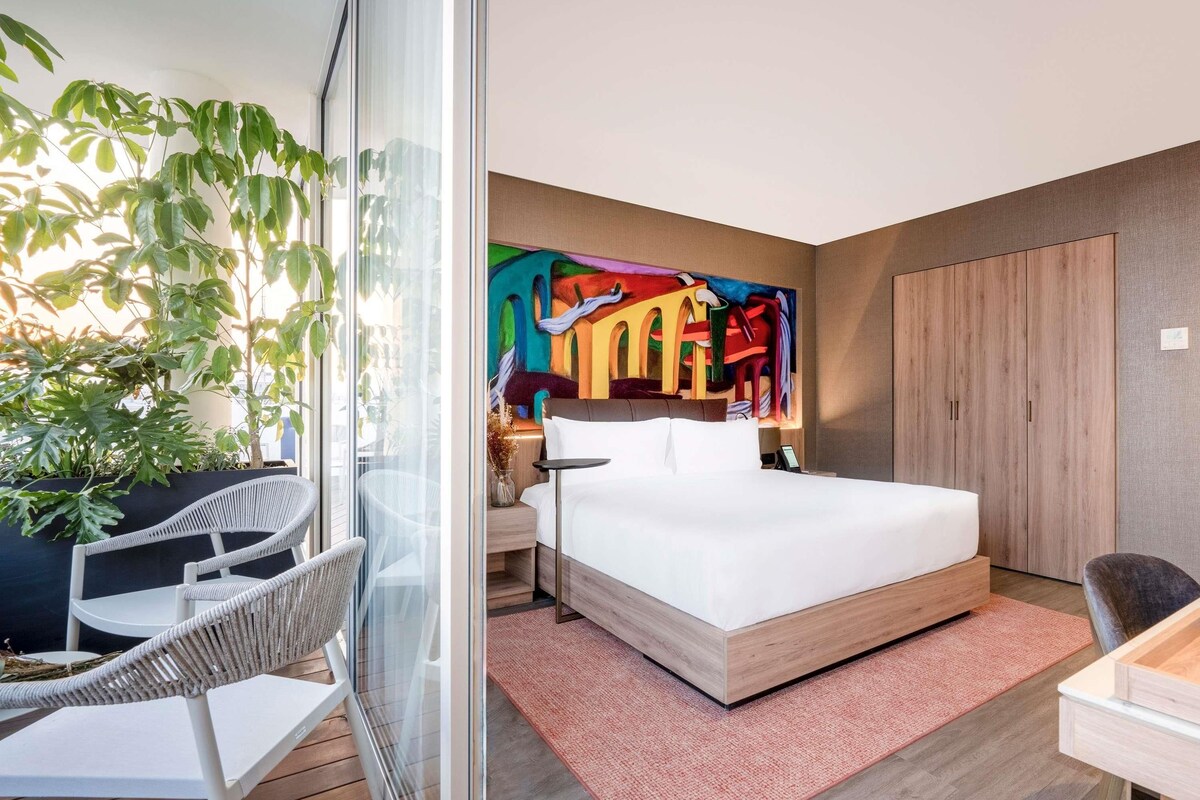 Suite superior, 1 cama de matrimonio grande, terraza | Ropa de cama de alta calidad, edredones de plumas, minibar y caja fuerte