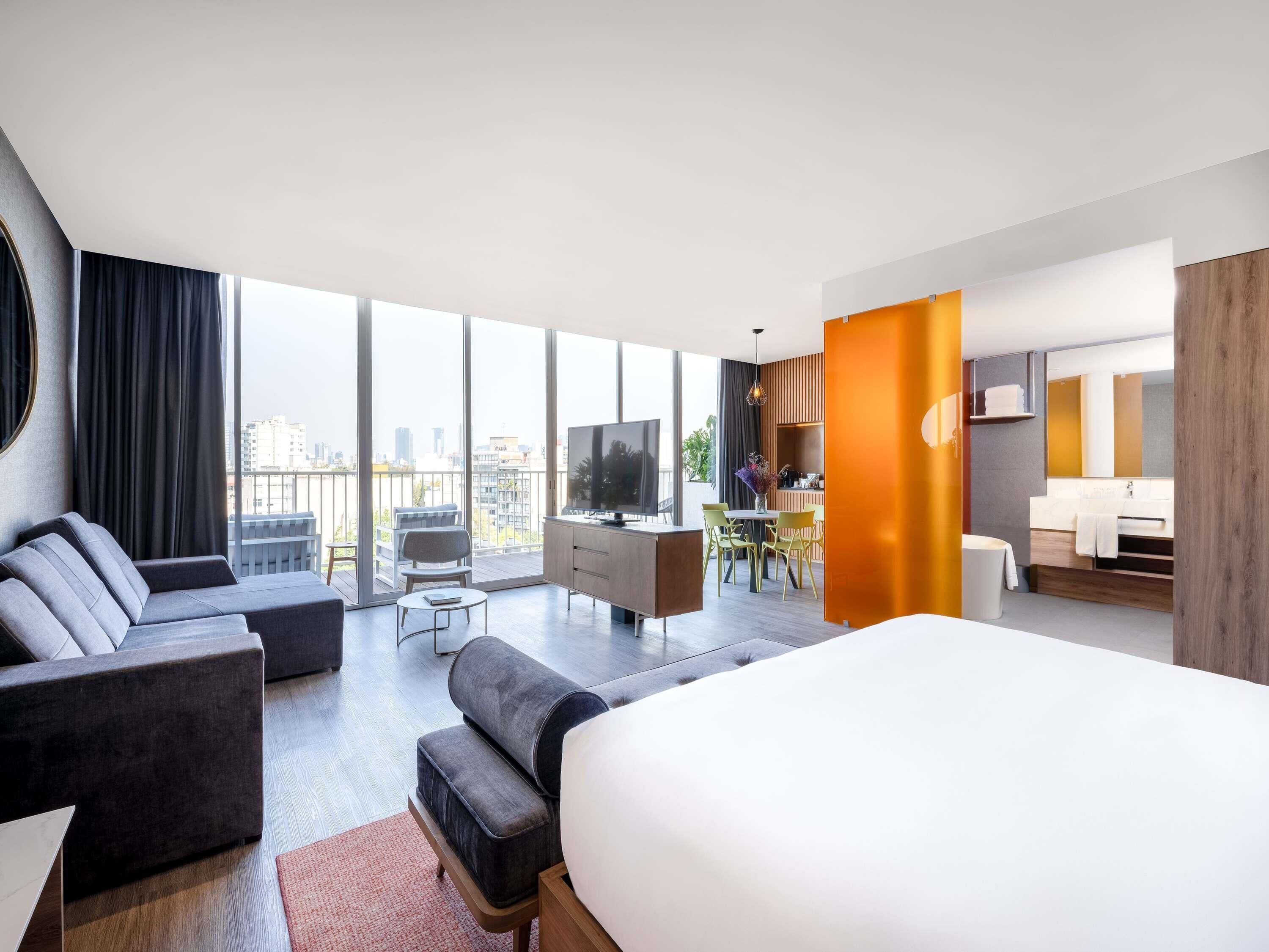Suite, 1 cama de matrimonio grande, balcón (Condesa) | Ropa de cama de alta calidad, edredones de plumas, minibar y caja fuerte