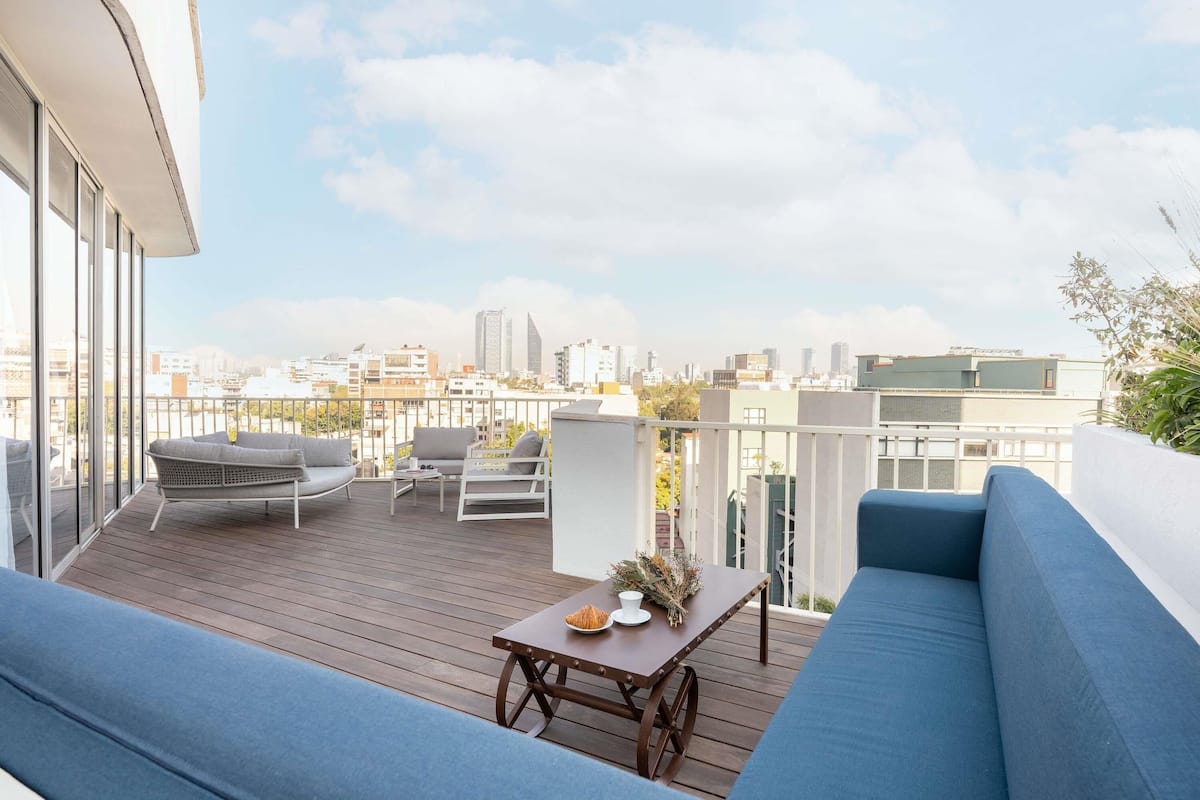 Penthouse, 1 King Bed (Roma) | Premium bedding, down duvets, minibar, in-room safe