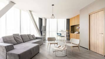 Ropa de cama de alta calidad, cubrecamas y minibar
