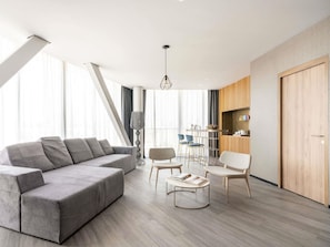 Ático, 1 cama de matrimonio grande (Condesa) | Ropa de cama de alta calidad, edredones de plumas, minibar y caja fuerte