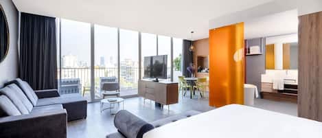 Suite, 1 King Bed, Balcony (Condesa)