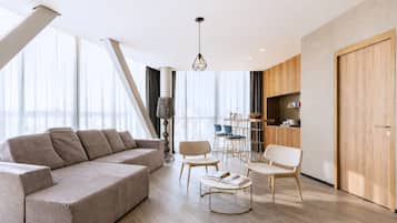 Ropa de cama de alta calidad, cubrecamas y minibar