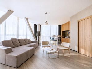 Ático, 1 cama de matrimonio grande (Condesa) | Ropa de cama de alta calidad, edredones de plumas, minibar y caja fuerte