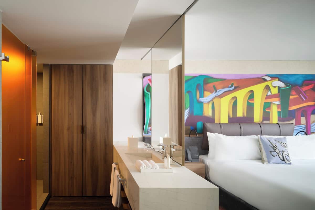 Suite, 1 King Bed, Terrace