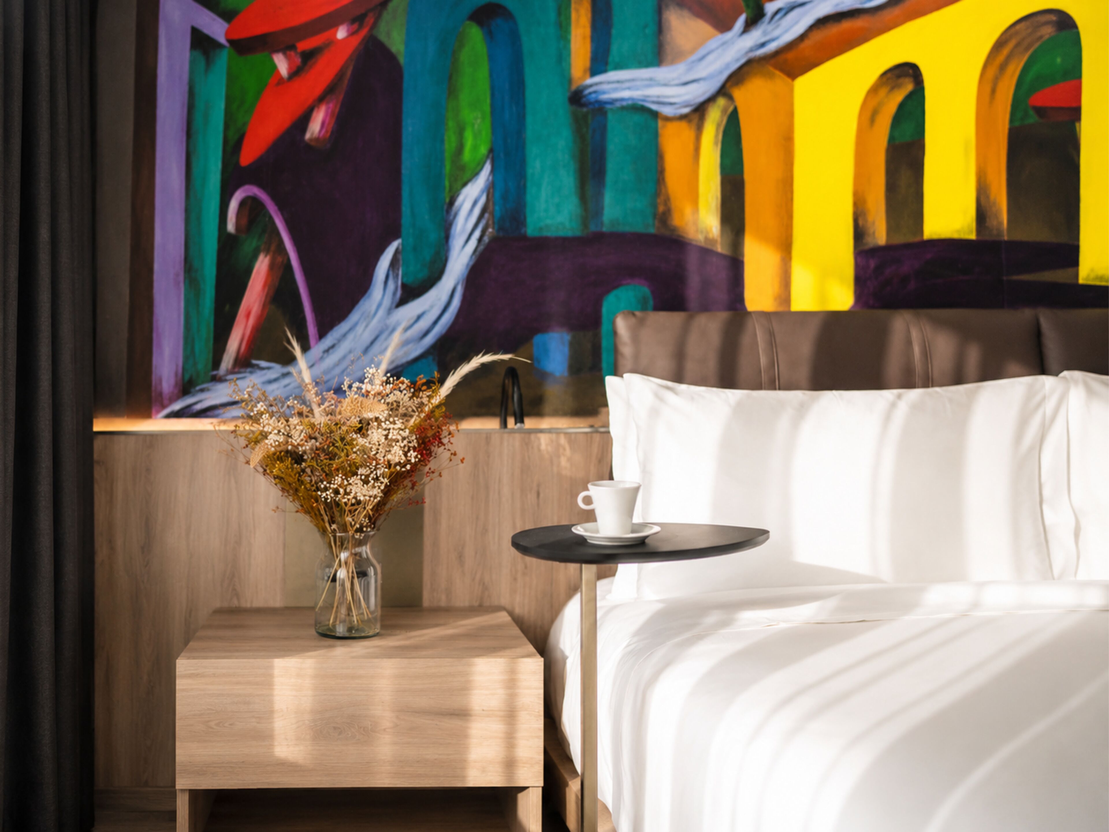 Quarto superior, 1 cama King | Roupas de cama premium, edredons de pluma, frigobar, cofres nos quartos