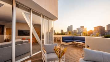 Penthouse, 1 King Bed (Condesa) | Premium bedding, down comforters, minibar, in-room safe