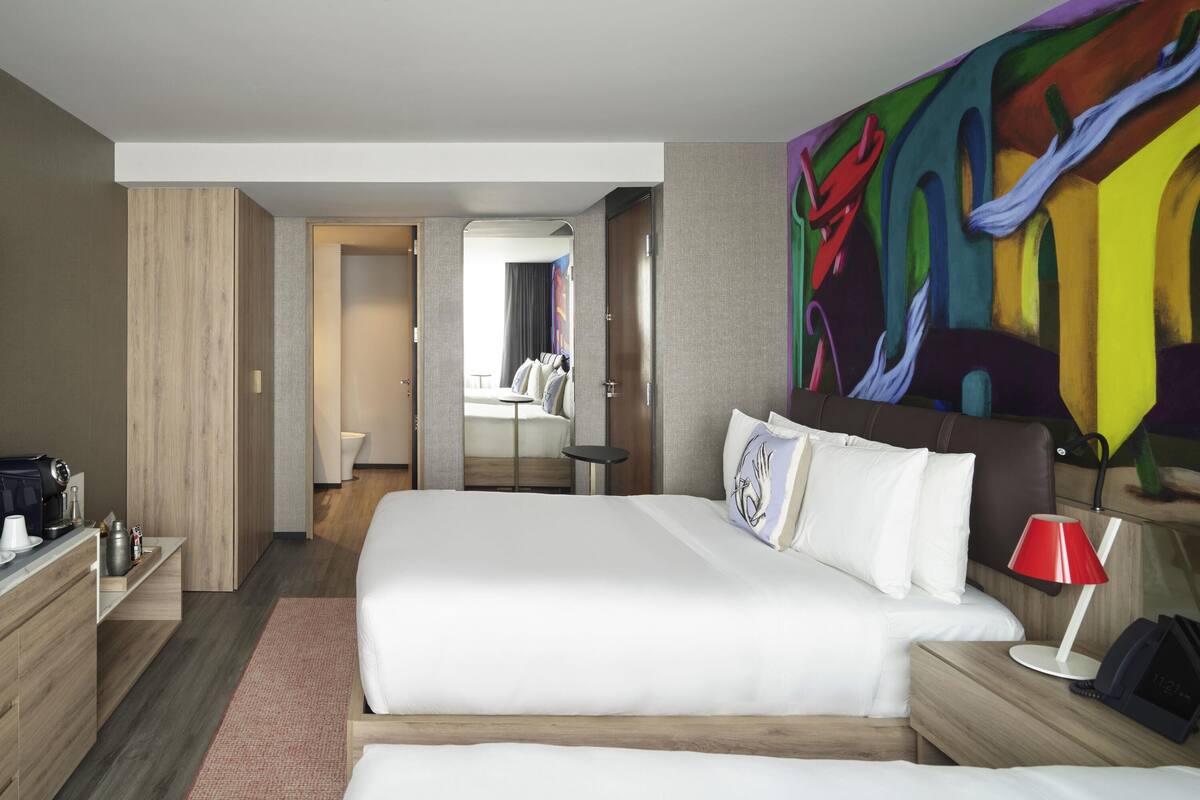 Habitación estándar, 2 camas dobles | Ropa de cama de alta calidad, edredones de plumas, minibar y caja fuerte