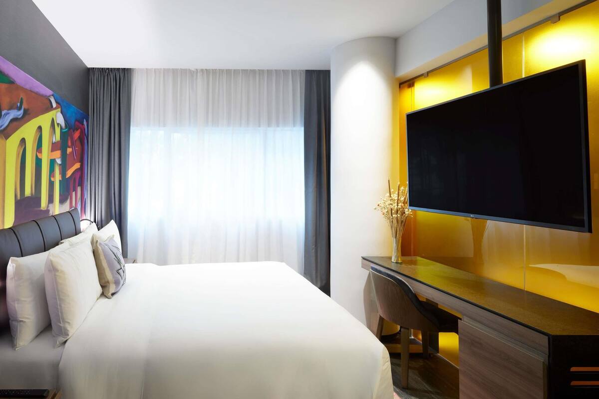 Suite, 1 cama de matrimonio grande, en esquina (Corner) | Ropa de cama de alta calidad, edredones de plumas, minibar y caja fuerte