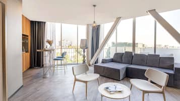 Penthouse, 1 trÚs grand lit (Roma) | Literie de qualité supérieure, couette en duvet d'oie, minibar