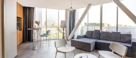 Penthouse, 1 King Bed (Roma) | Premium bedding, down comforters, minibar, in-room safe