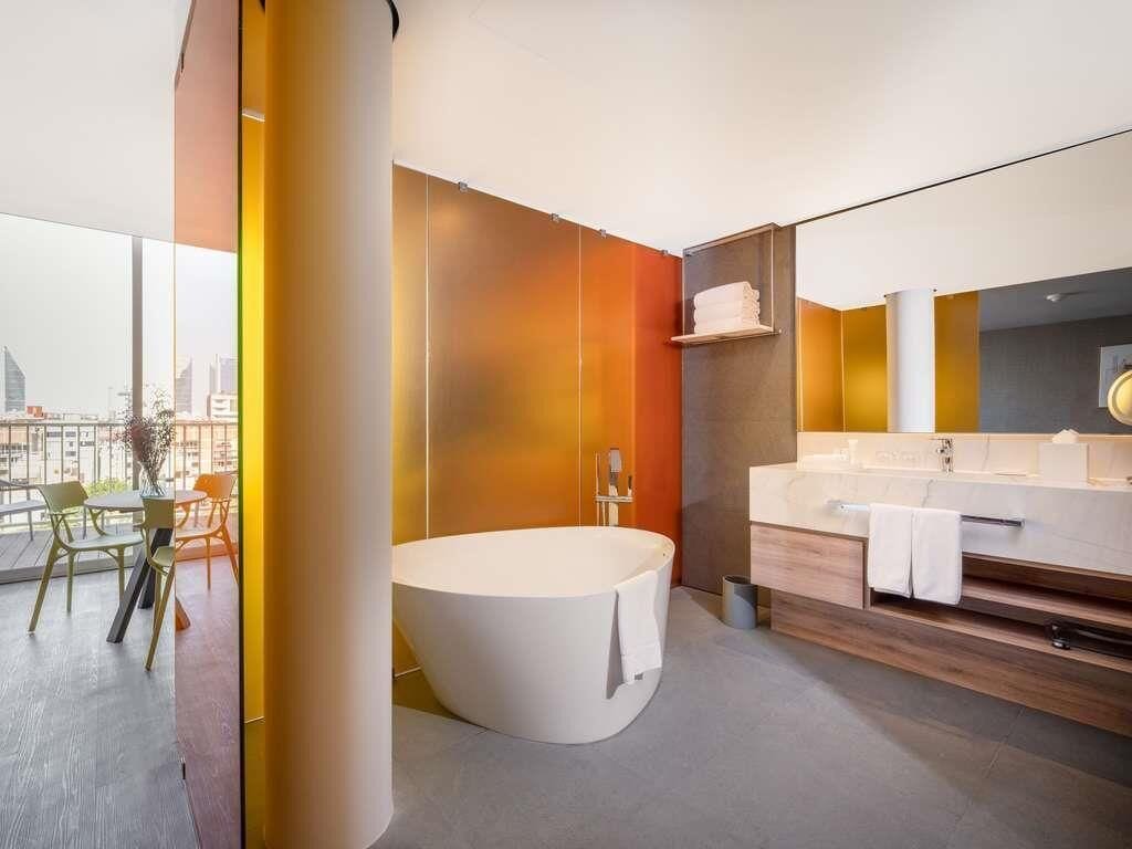 Suite, 1 King Bed, Balcony (Condesa)