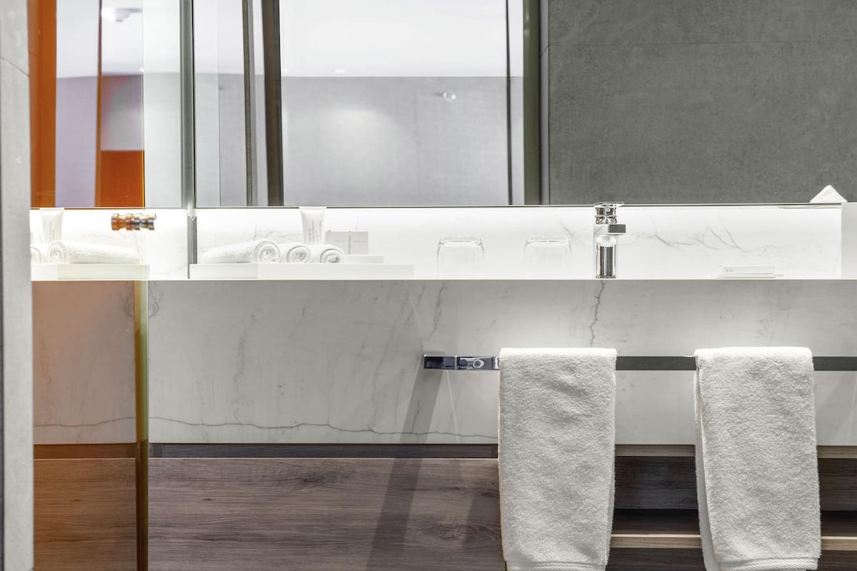 1 quarto, roupas de cama premium, edredons de pluma, frigobar