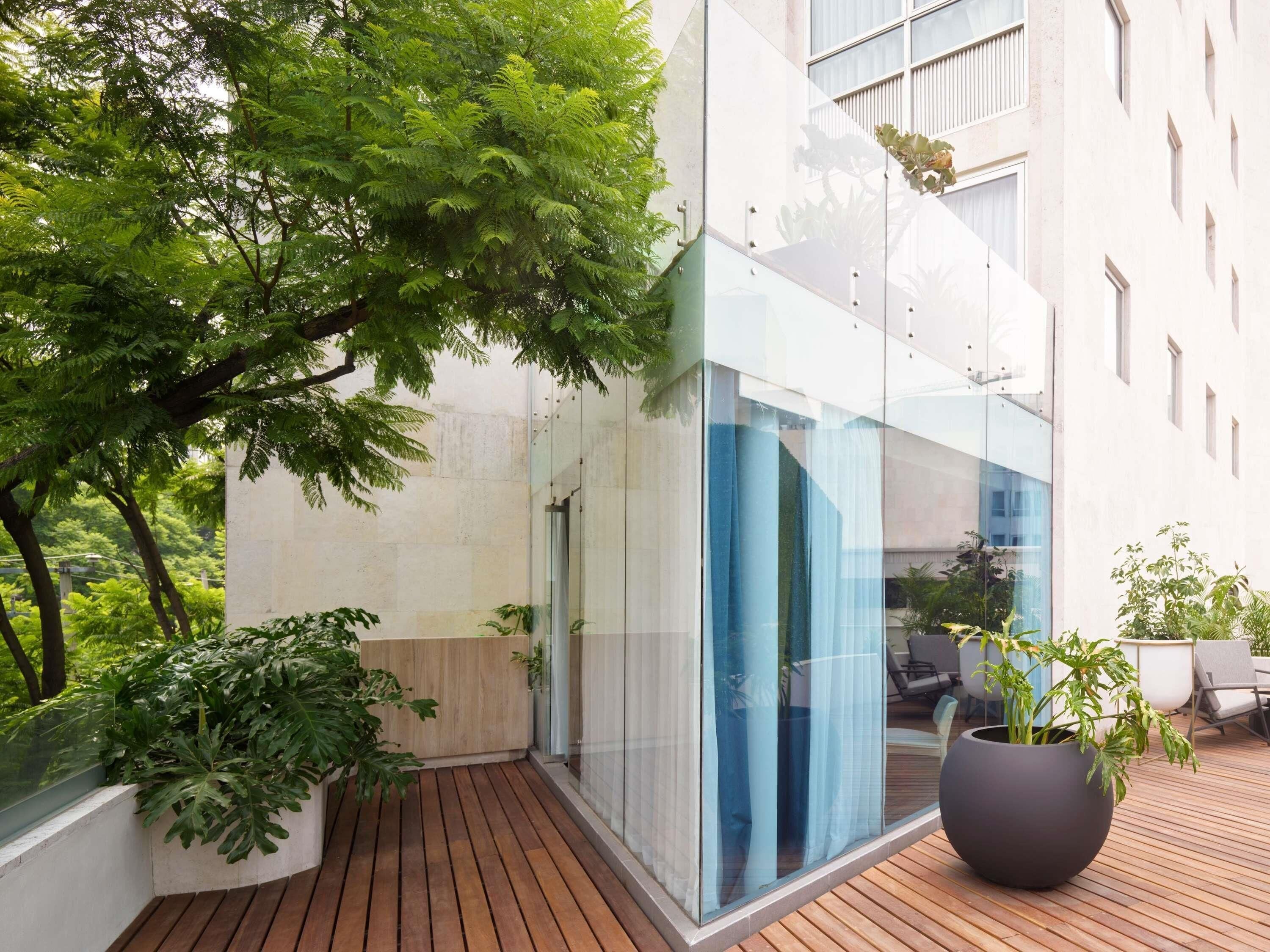 Sviitti, 1 suuri parisänky, terassi (Mondrian) | Ylelliset vuodevaatteet, untuvapeitot, minibaari, tallelokero huoneessa