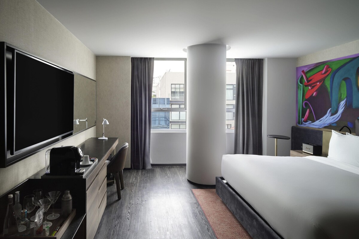 Habitación superior, 1 cama de matrimonio grande, accesible para personas con discapacidad | Ropa de cama de alta calidad, edredones de plumas, minibar y caja fuerte