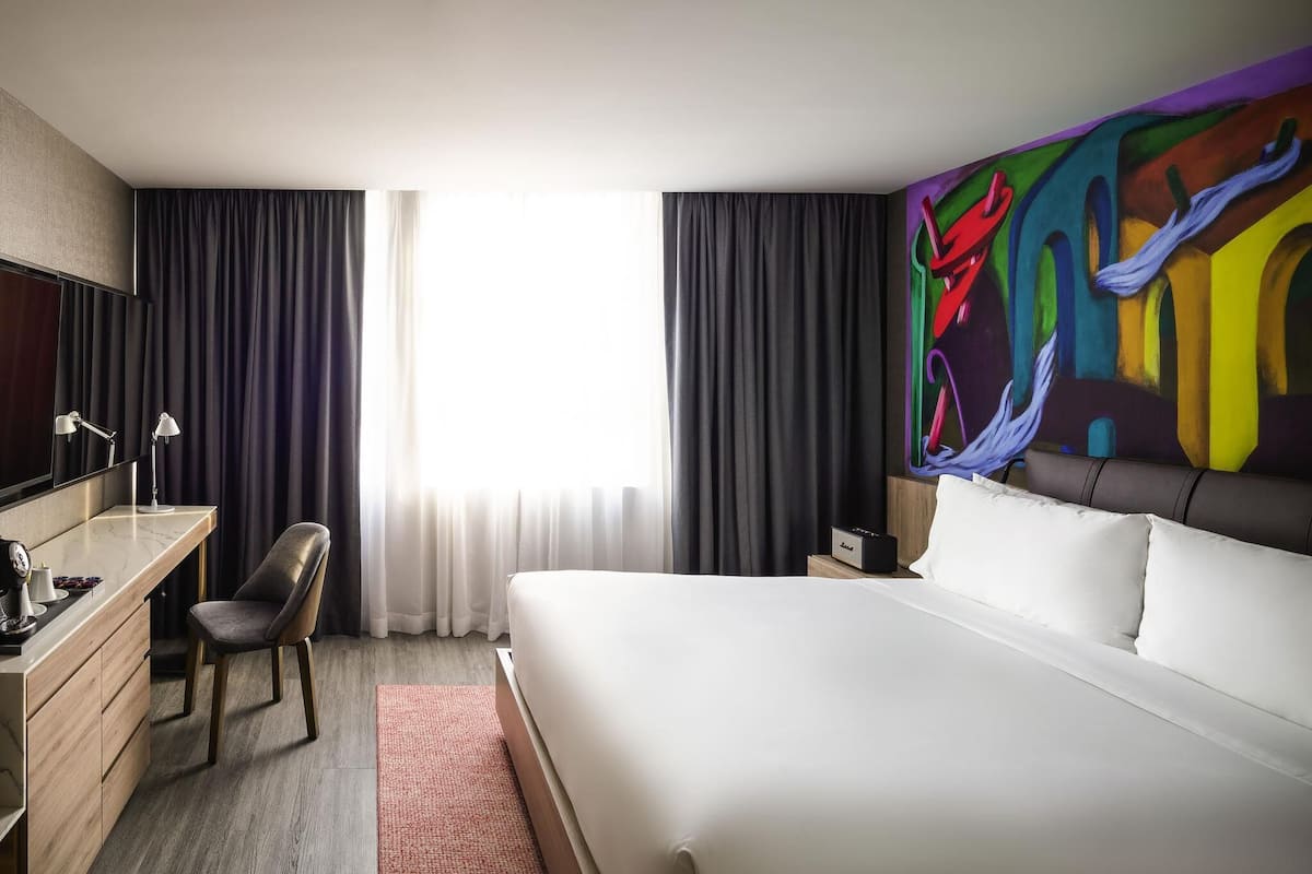 Standard Room, 1 King Bed | Premium bedding, down comforters, minibar, in-room safe