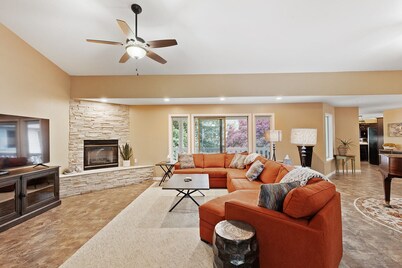 Luxury Villa with King Beds, Game Room, Sleeps 11