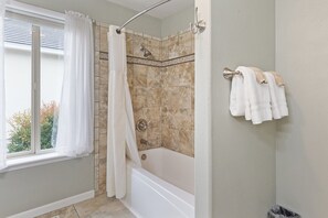 Bathtub, hair dryer, towels, soap - Luxury Villa with King Beds, Game Room, Sleeps 11 (Medford)