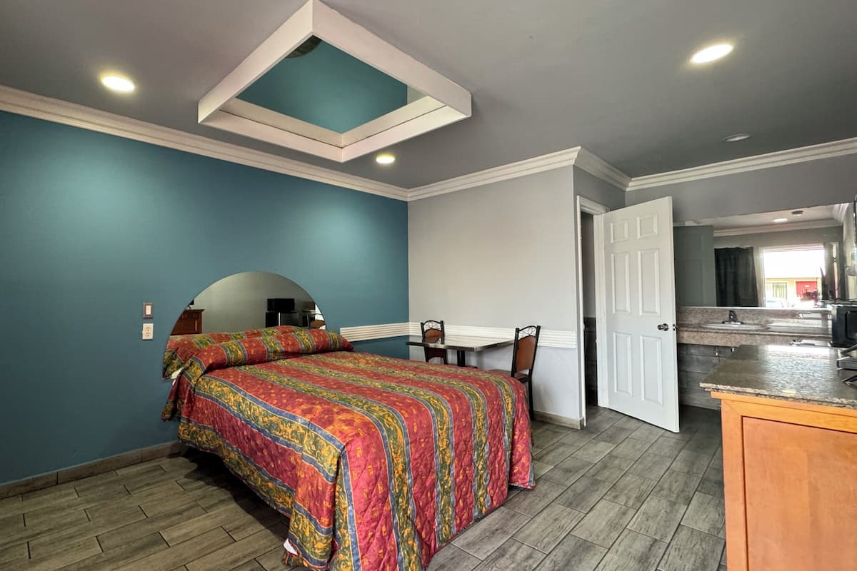 Single Room | Free WiFi, bed sheets