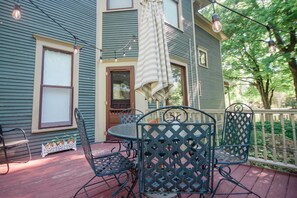 Outdoor dining - Bridgewalk Estate | a Wanderlust Abodes property (Central Lake)