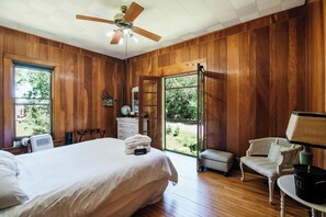 6 bedrooms, iron/ironing board, bed sheets - Bridgewalk Estate | a Wanderlust Abodes property (Central Lake)