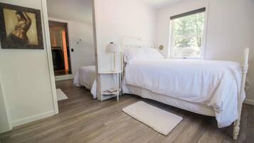 2 habitaciones, tabla de planchar con plancha, wifi y ropa de cama