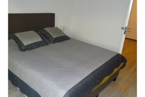 1 slaapkamer, een bureau, een strijkplank/strijkijzer, gratis wifi