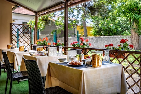 Terrace/patio. Hotel Minerva