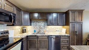 Fridge, microwave, oven, stovetop - Golden Reef - Comfortable 2 Bdrm condo (Osage Beach)