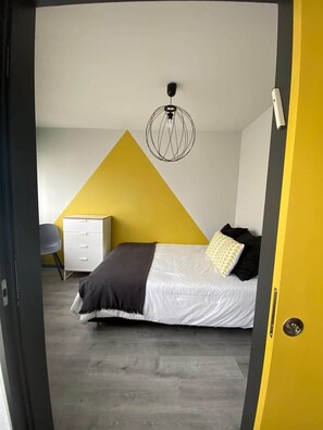 3 bedrooms, iron/ironing board, WiFi, bed sheets