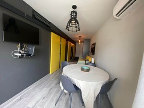 Dining - Casa Anibal artistic Central comfortable affordable (Porto)
