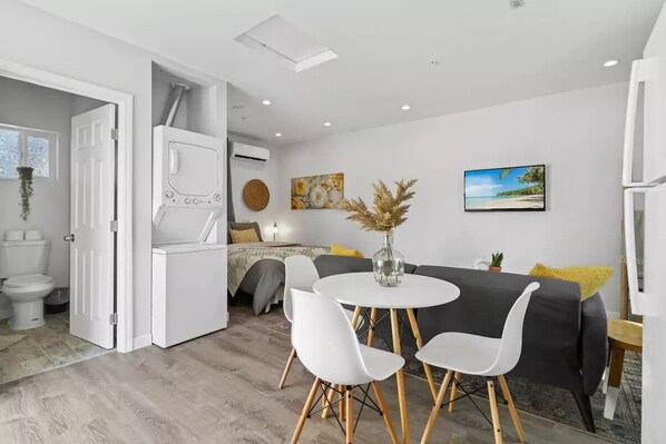 1 chambre, fer et planche à repasser, Wi-Fi gratuit, draps fournis