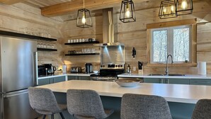 Kaffetrakter/tekoker, kjøleskap, mikrobølgeovn og ovn