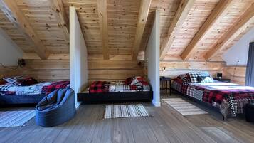 3 bedrooms, desk, free WiFi, bed sheets