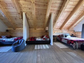 3 bedrooms, desk, free WiFi, bed sheets