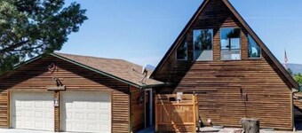 Mountain Views & Sunsets with hot tub, AC, pet friendly in Crooked River Ranch