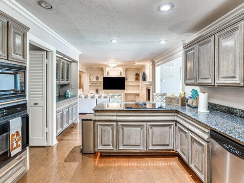 Oasis @ Hefner - Glamorous 3BR with Radiant Pool