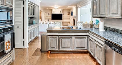 Oasis @ Hefner - Glamorous 3BR with Radiant Pool