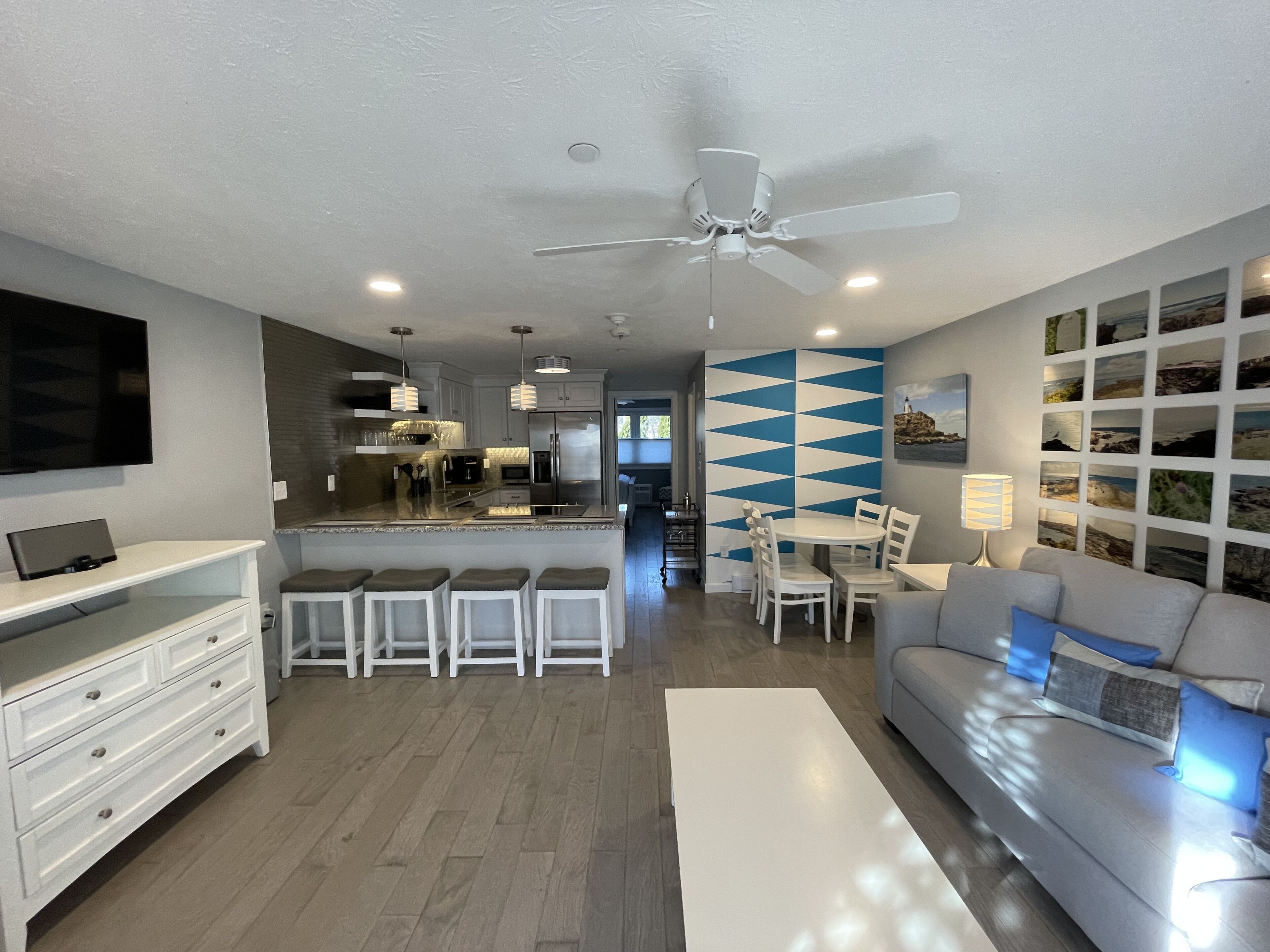 Modern, poolside Ogunquit 1br/1ba, just a 10 minute stroll into town.