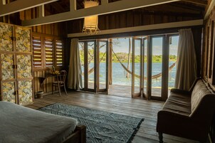 Deluxe Room | Minibar, in-room safe, desk, laptop workspace