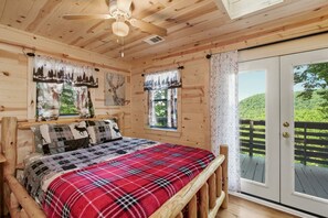 1 bedroom, desk, WiFi, bed sheets